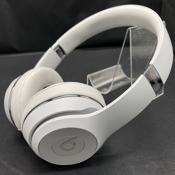 Beats by Dr. Dre ビーツバイドクタードレ 【中古】Beats Solo3 Wireless - The Beats Icon  Collection - サテンシルバー MX452PA/A【名古屋】 / e☆イヤホン