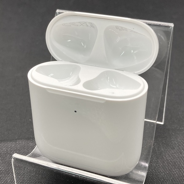 Apple アップル 【中古】Wireless Charging Case for AirPods MR8U2J/A【秋葉原】 / e☆イヤホン