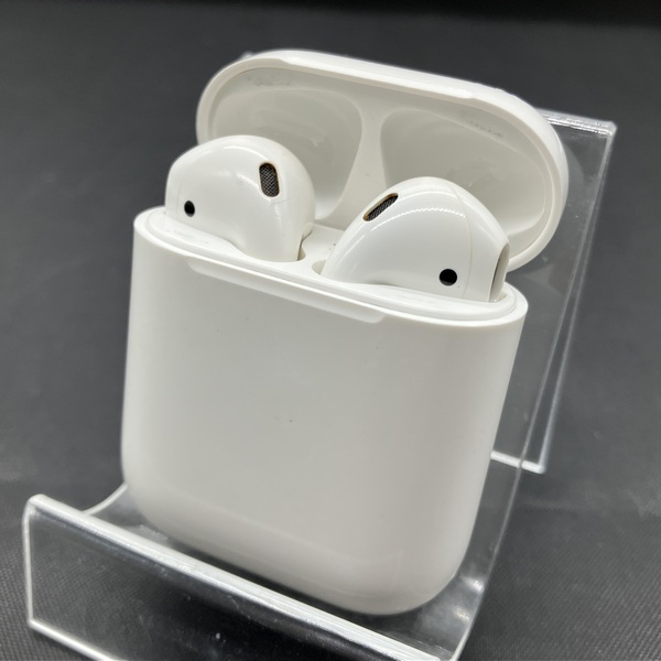 Apple アップル 【中古】AirPods with Charging Case MV7N2J/A【秋葉原】 / e☆イヤホン